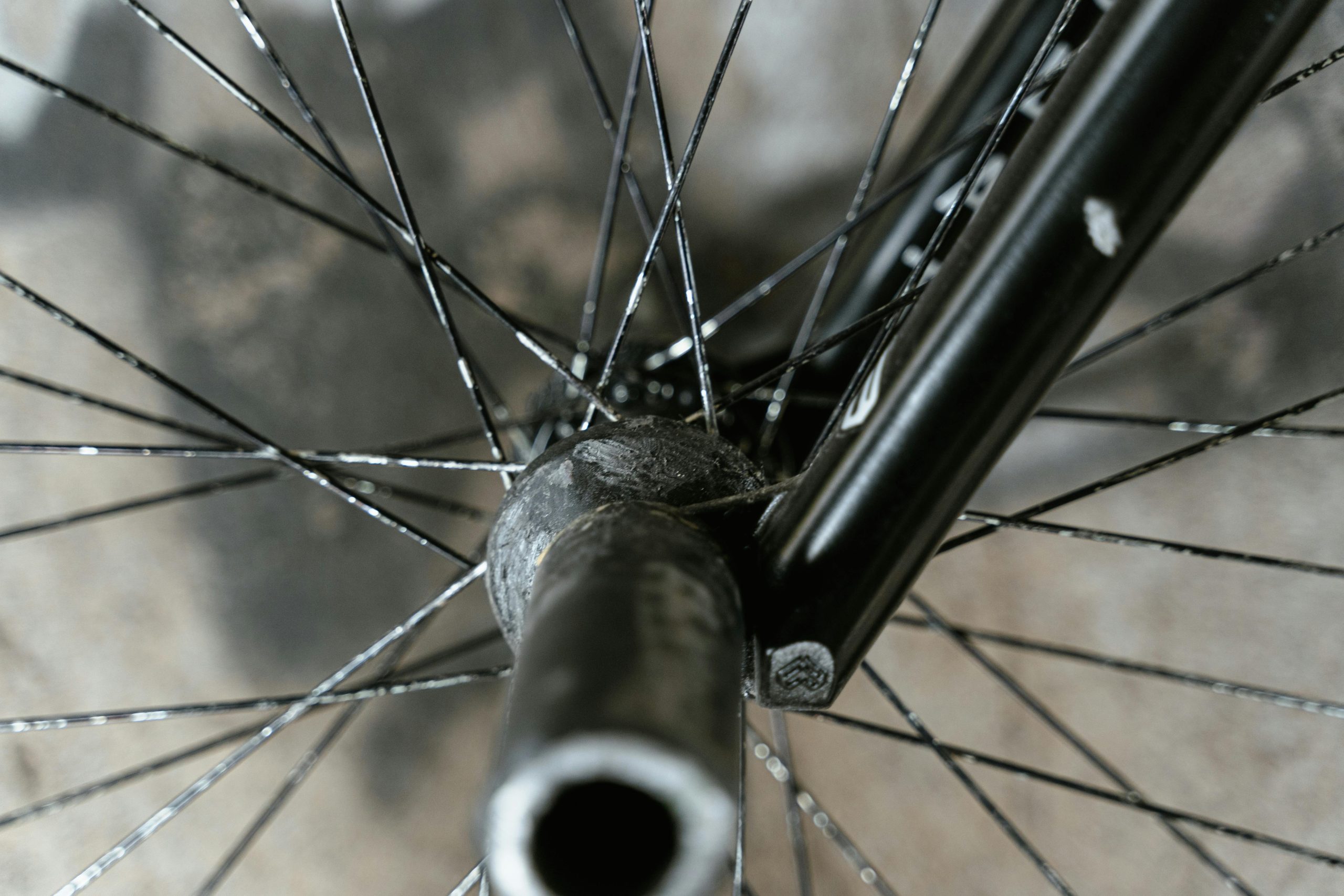 Astuces pratiques pour détecter une roue voilée